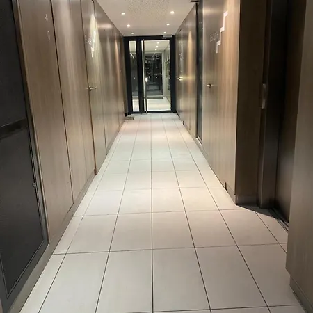 Parisian Fully Accommodated Daire